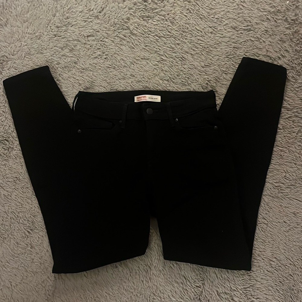 Levi’s signature mid-rise skinny jeans